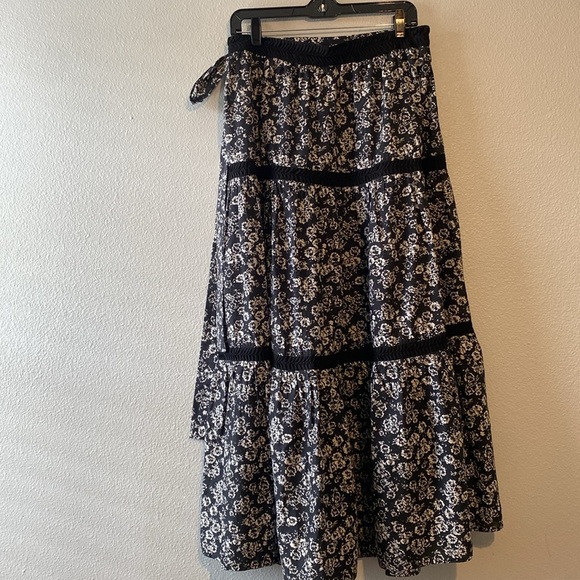 Merlette
Floral-Print Pleated-Trim A-Line Maxi Skirt - Picture 5 of 9